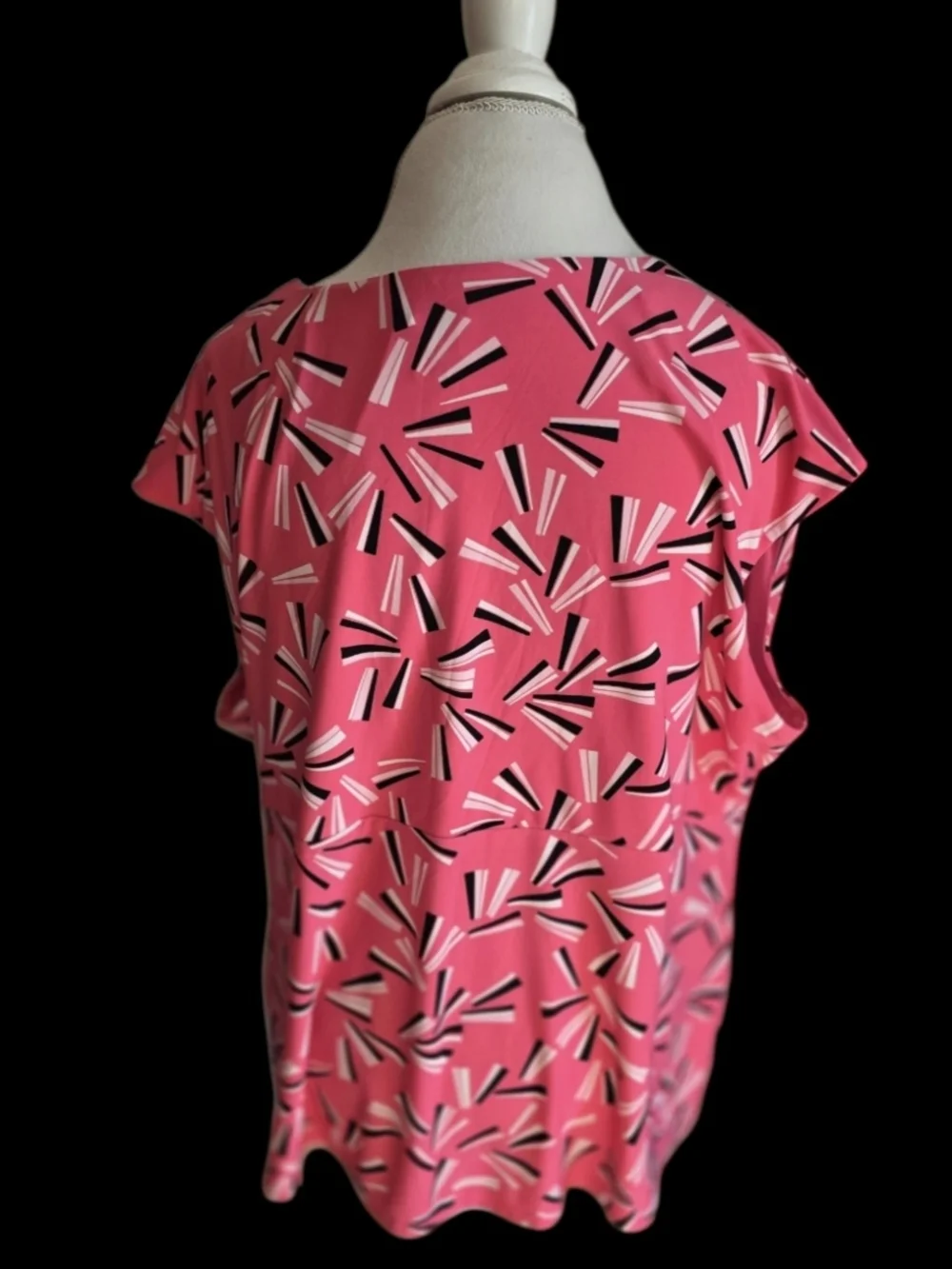 💓 Anne Klein Pink Abstract Print V-Neck Cap Sleeve Top - Picture 4 of 5